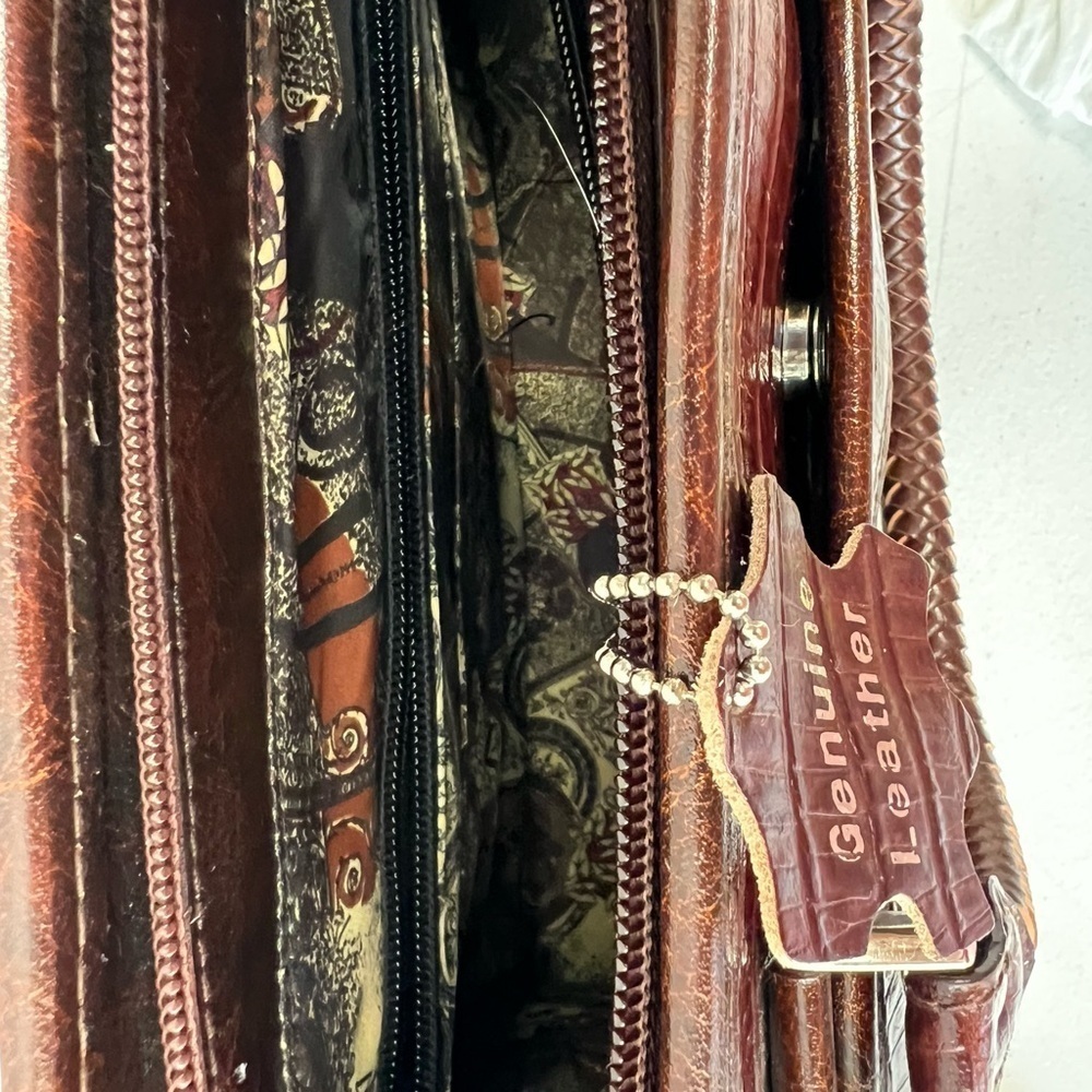 VINTAGE BROWN LEATHER HANDBAG W/SILVER ACCENTS. CROC TEXTURE BRAIDED HANDLES - Picture 5 of 10